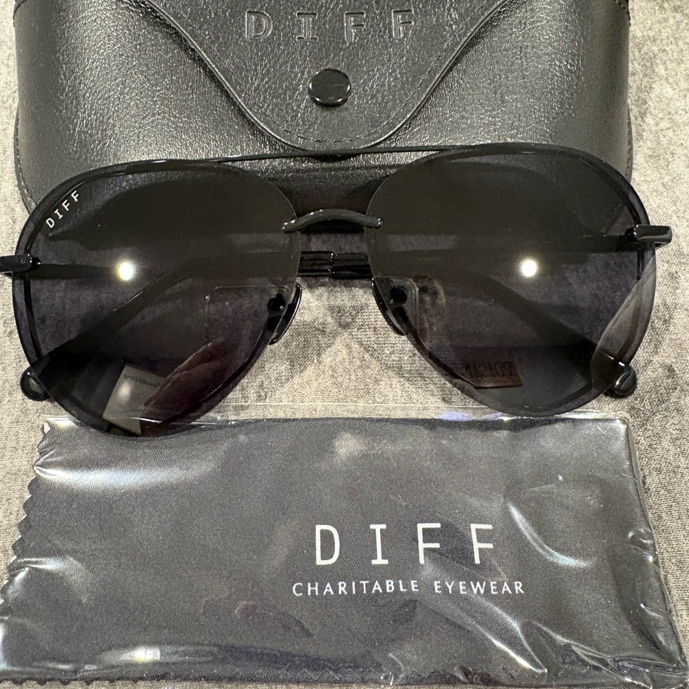 Diff Eyewear Black Sunglasses - image 1